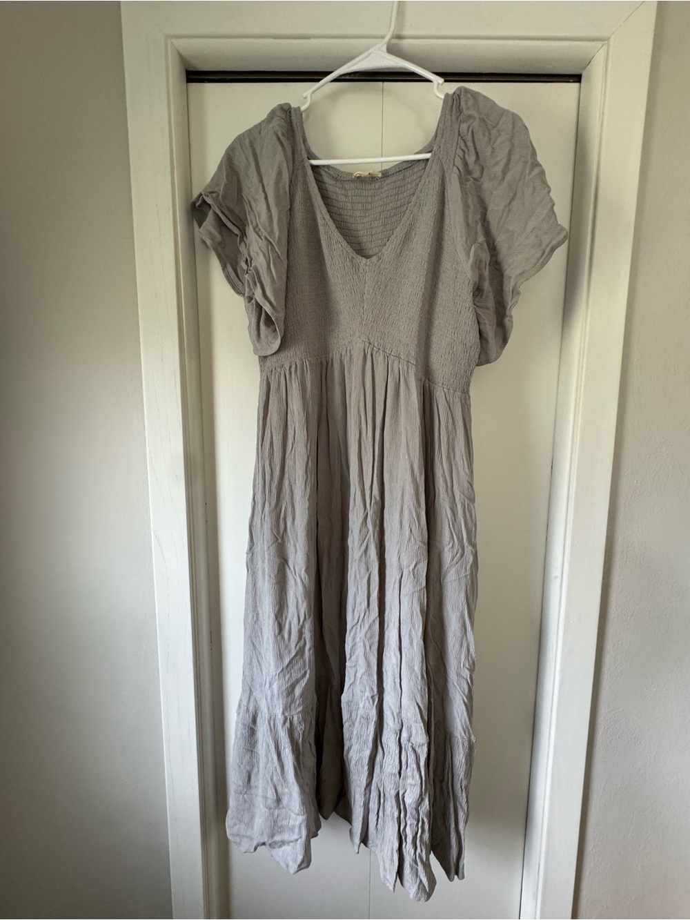 Women’s large V-Neck Flowy Midi Dress in Light Blue Gray